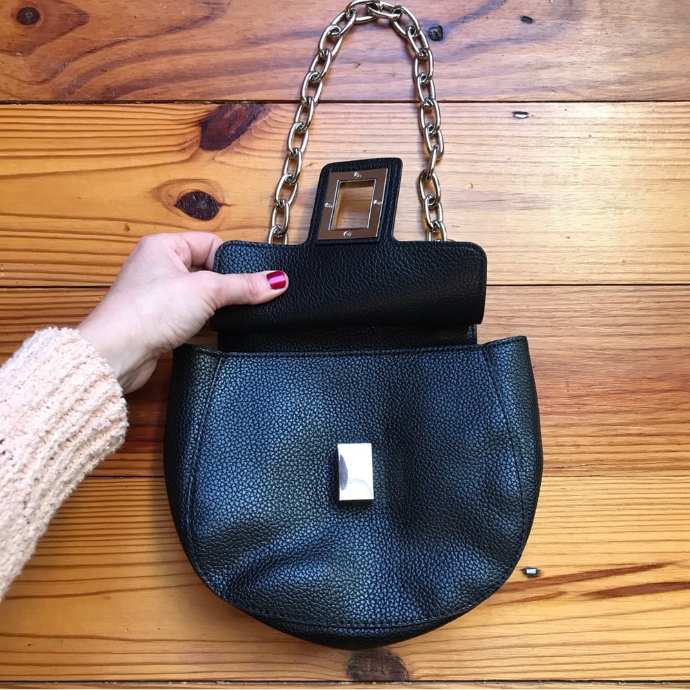 Steve Madden Black Red Round Chain Crossbody Purse, EUC, 9.5” x 8” - Picture 7 of 15